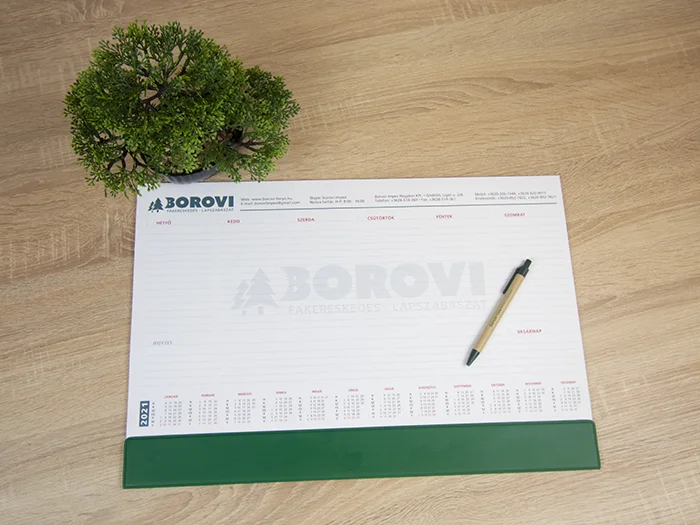 Asztali könyöklő az íróasztalon