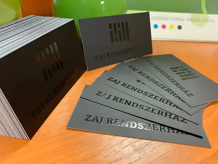 fóliázott és UV lakkozott névjegykártya